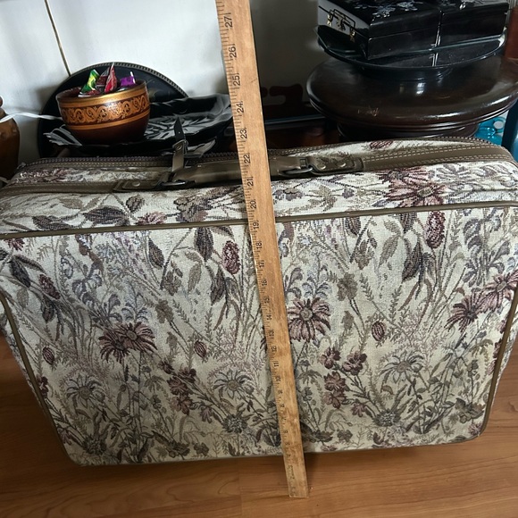 Vintage Jordache Tapestry Suitcase on Wheels - Picture 11 of 13